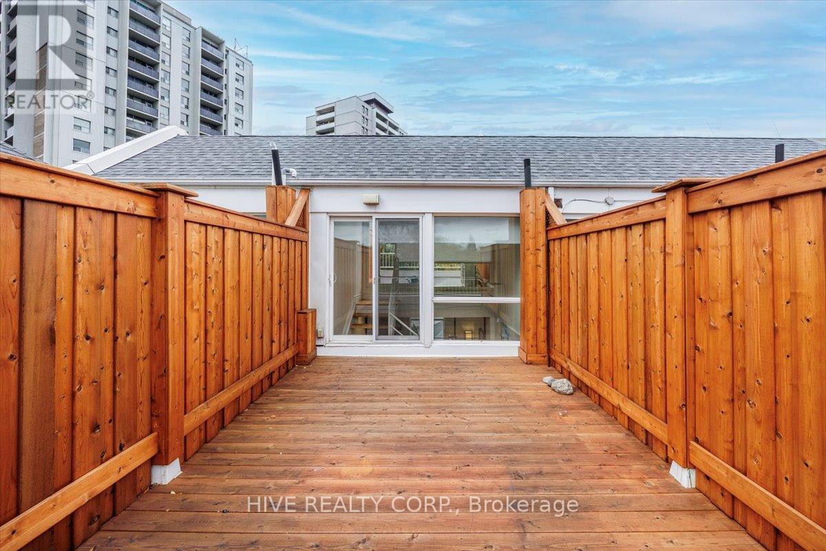 #D 957 BROADVIEW AVENUE - 39
