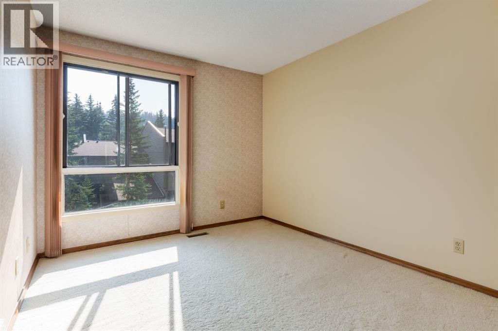 Single Family House 4 Level for Sale in  Point Mckay Court NW Point McKay Calgary 