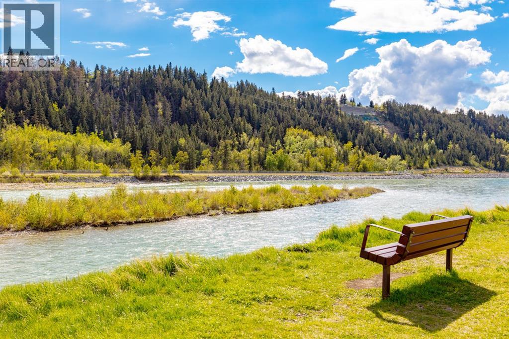 Single Family House 4 Level for Sale in  Point Mckay Court NW Point McKay Calgary 