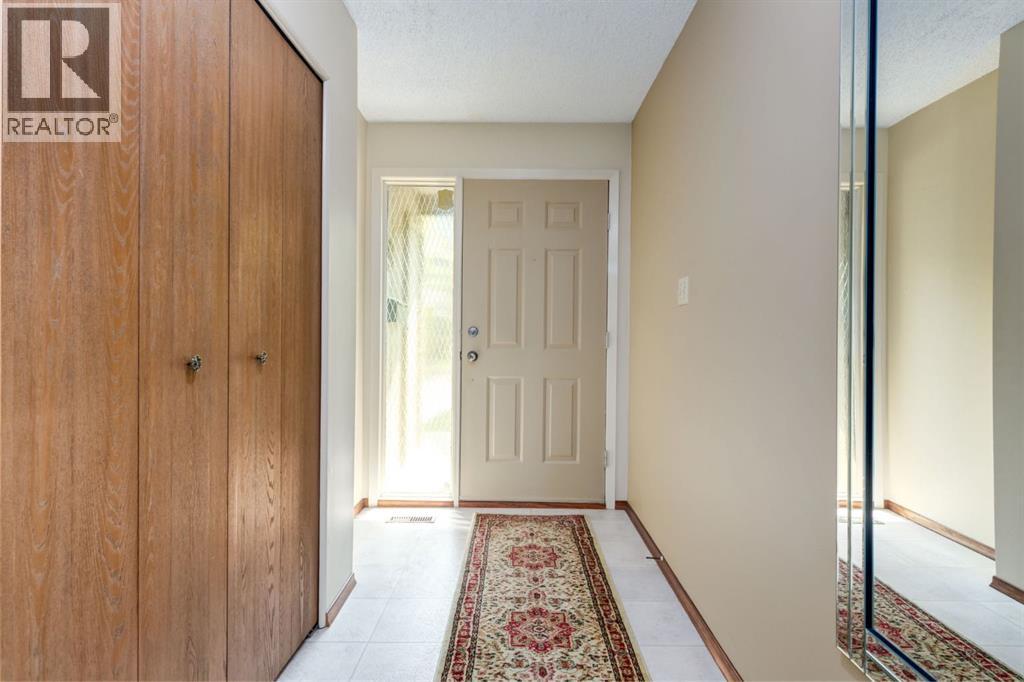 Single Family House 4 Level for Sale in  Point Mckay Court NW Point McKay Calgary 