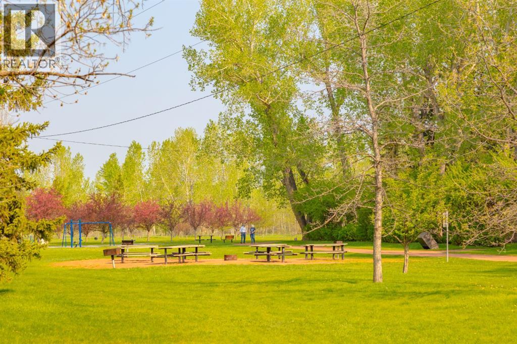 Single Family House 4 Level for Sale in  Point Mckay Court NW Point McKay Calgary 