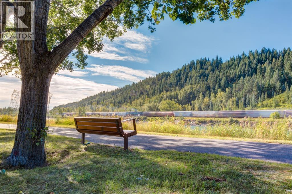 Single Family House 4 Level for Sale in  Point Mckay Court NW Point McKay Calgary 