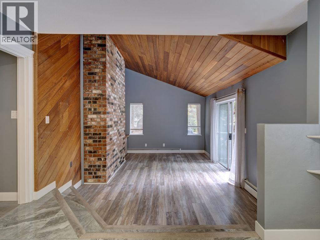 7462 REDROOFFS ROAD, Halfmoon Bay