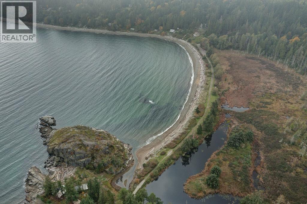 7462 REDROOFFS ROAD, Halfmoon Bay