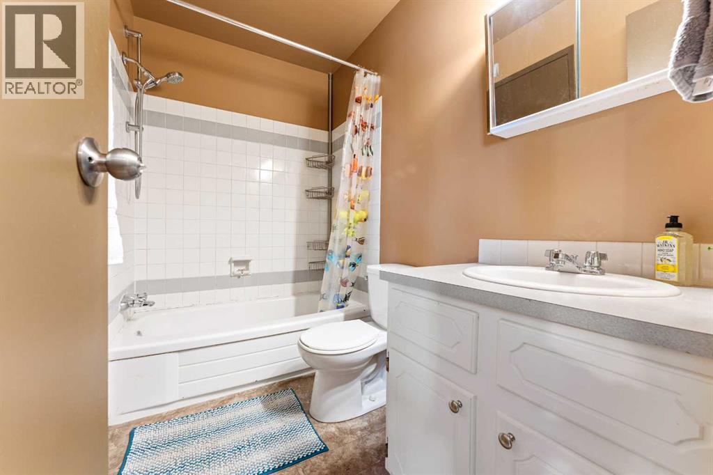 Single Family House for Sale in  Queensland Place SE Queensland Calgary 