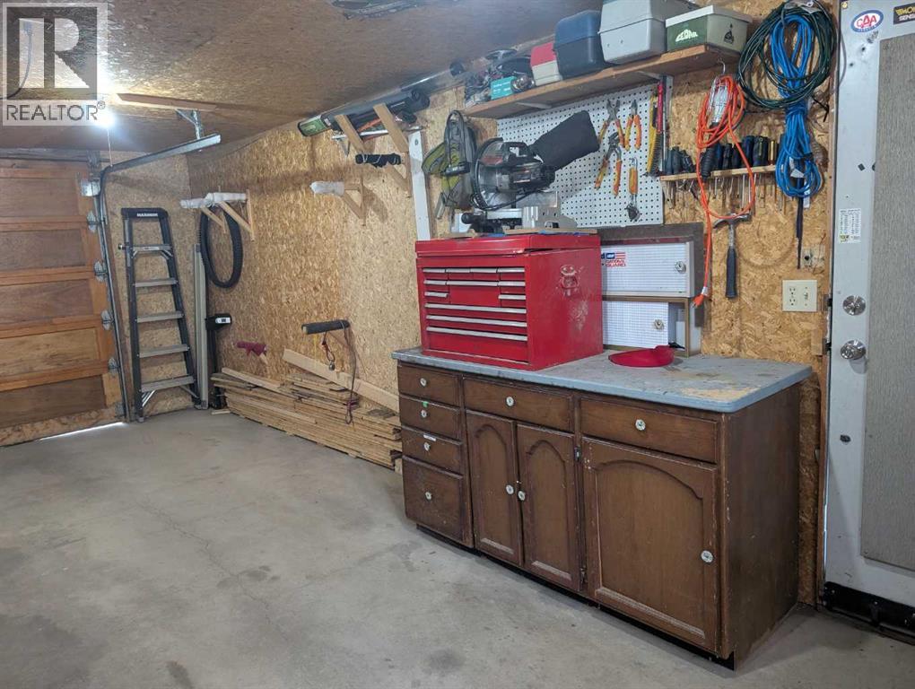 Single Family House for Sale in  Queensland Place SE Queensland Calgary 