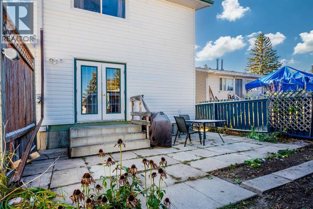 Single Family House for Sale in  Queensland Place SE Queensland Calgary 