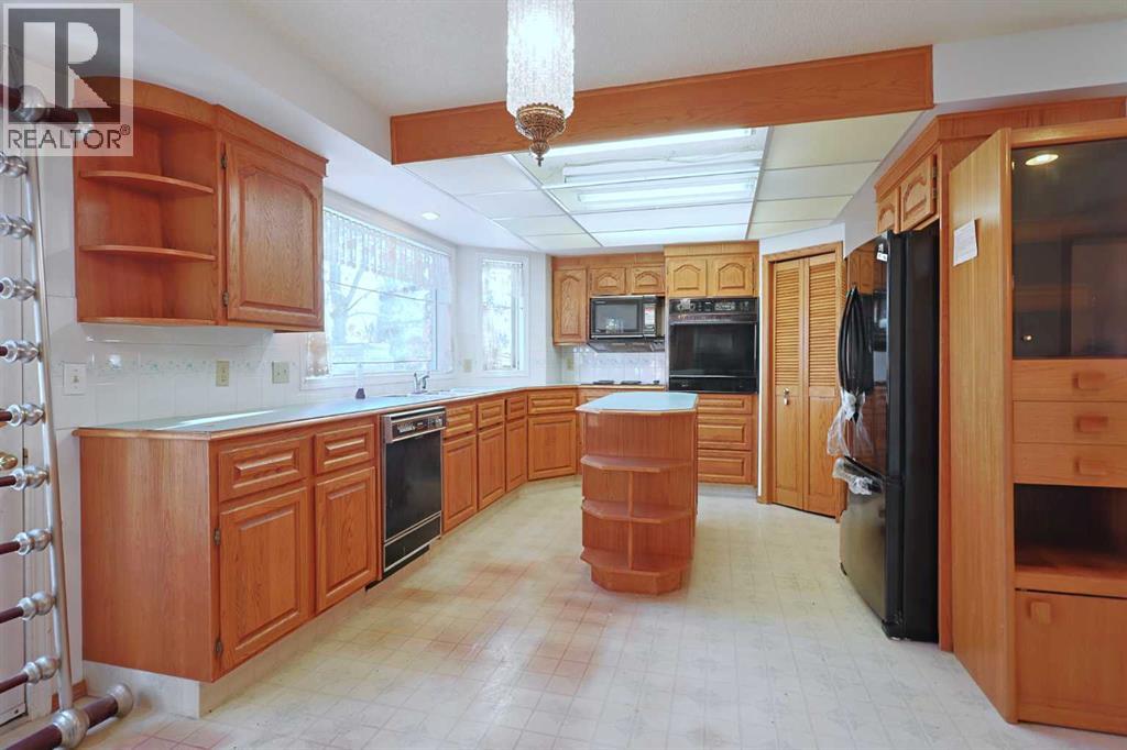 Single Family House for Sale in  Edgebank Place NW Edgemont Calgary 