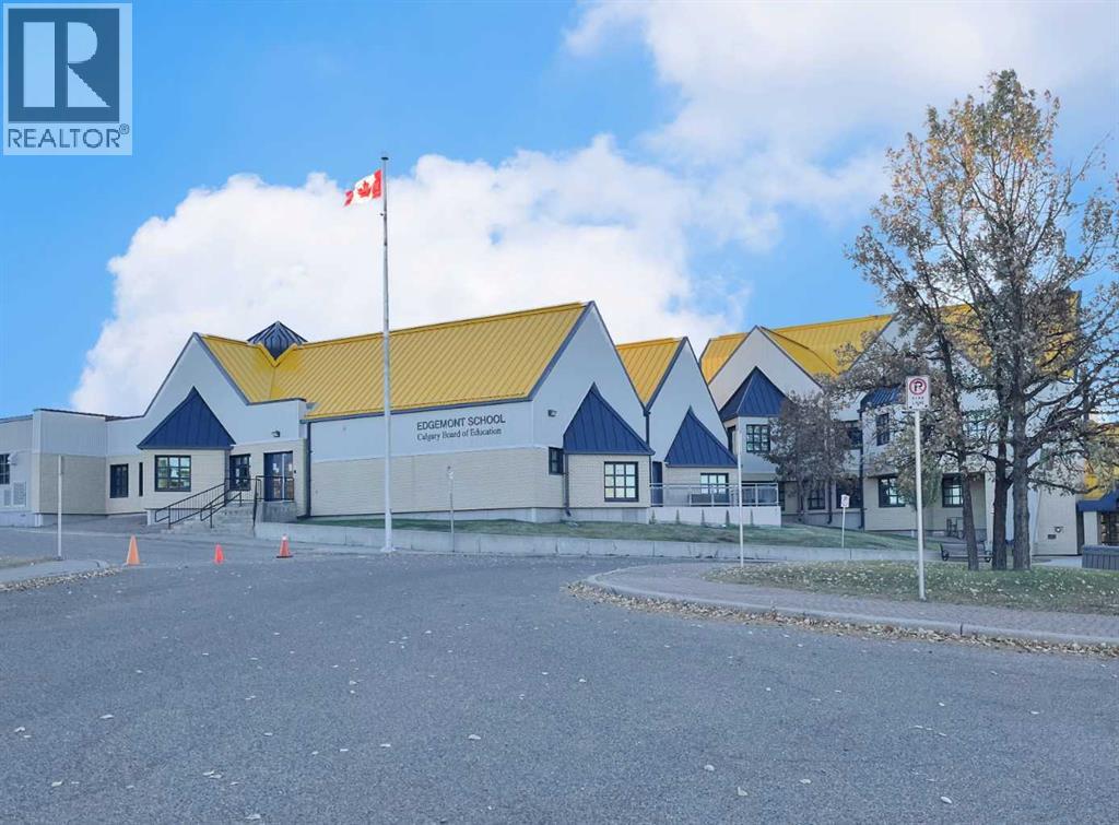 Single Family House for Sale in  Edgebank Place NW Edgemont Calgary 