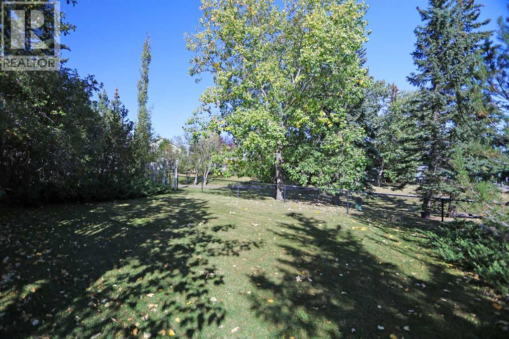 Single Family House for Sale in  Edgebank Place NW Edgemont Calgary 