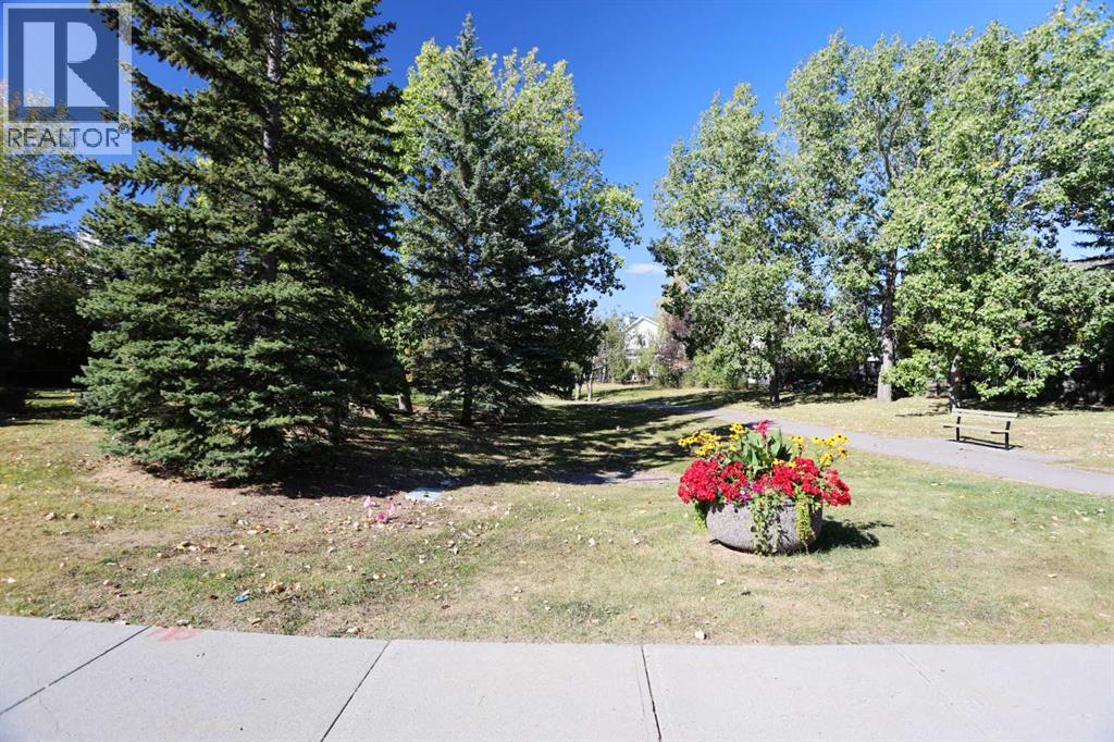 Single Family House for Sale in  Edgebank Place NW Edgemont Calgary 