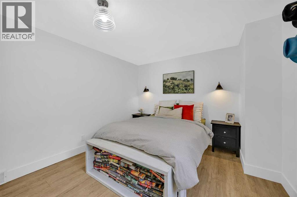 Single Family House 3 Level for Sale in  Shawglen Way SW Shawnessy Calgary 