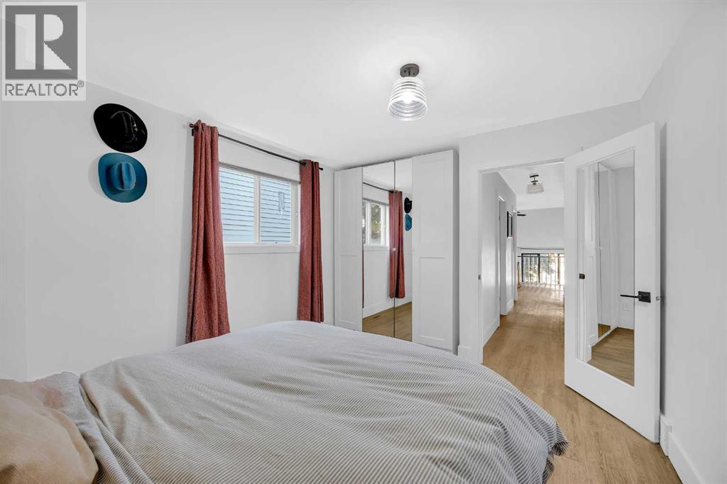 Single Family House 3 Level for Sale in  Shawglen Way SW Shawnessy Calgary 