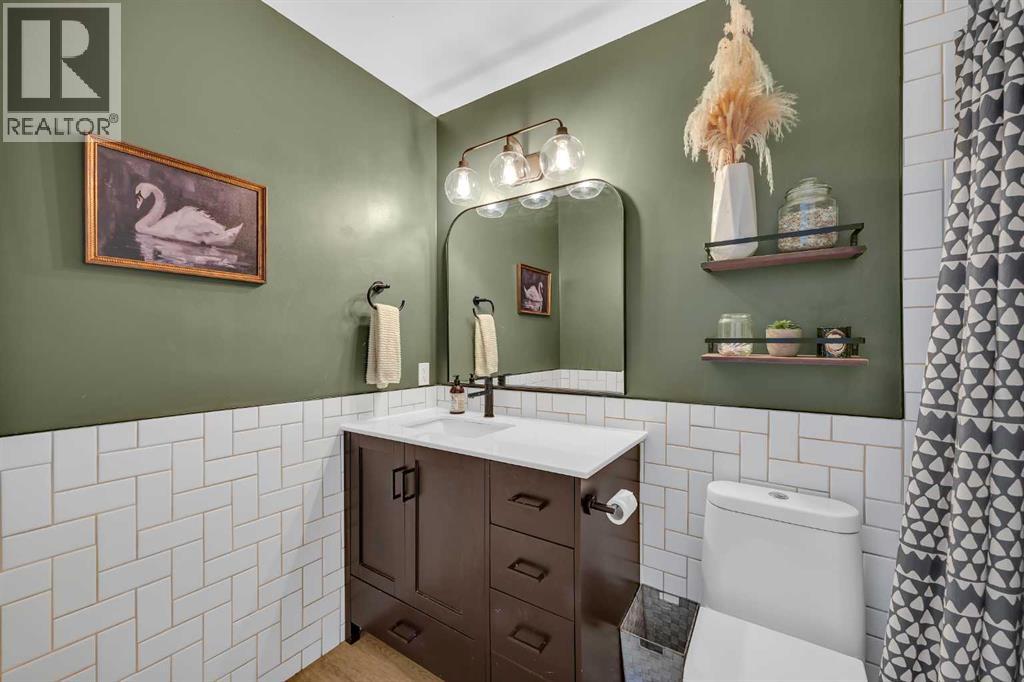 Single Family House 3 Level for Sale in  Shawglen Way SW Shawnessy Calgary 