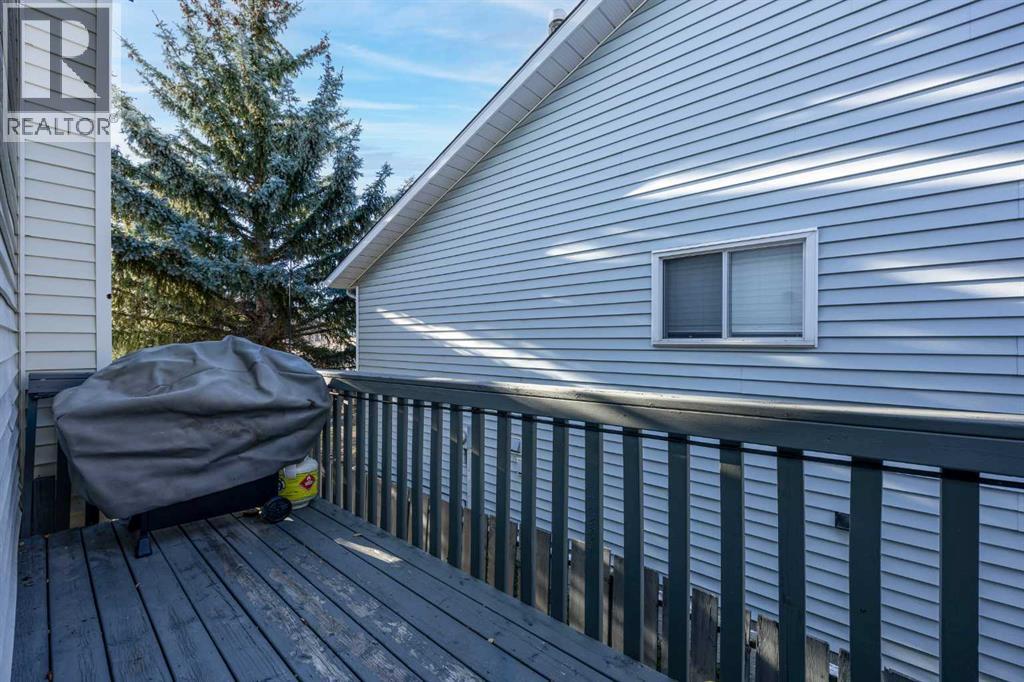 Single Family House 3 Level for Sale in  Shawglen Way SW Shawnessy Calgary 