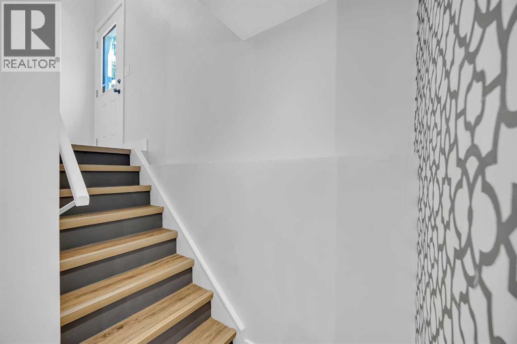 Single Family House 3 Level for Sale in  Shawglen Way SW Shawnessy Calgary 