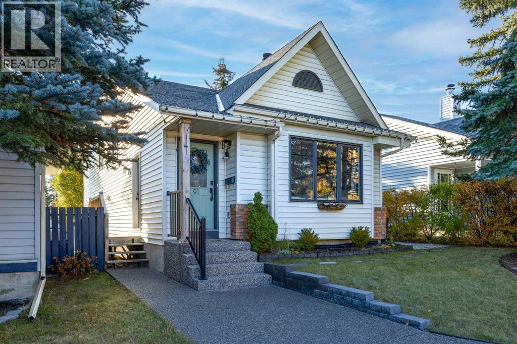 Single Family House 3 Level for Sale in  Shawglen Way SW Shawnessy Calgary 