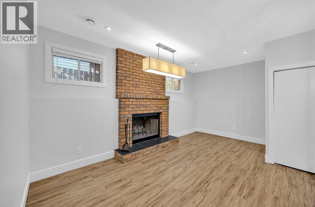 Single Family House 3 Level for Sale in  Shawglen Way SW Shawnessy Calgary 