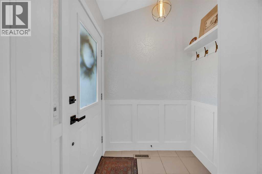 Single Family House 3 Level for Sale in  Shawglen Way SW Shawnessy Calgary 