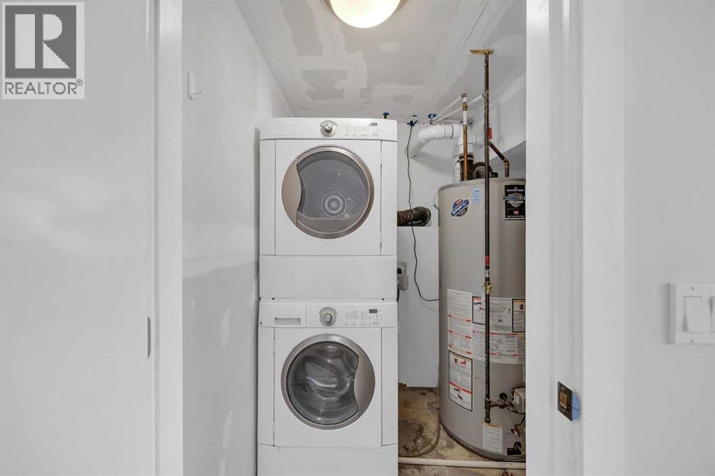 Single Family House 3 Level for Sale in  Shawglen Way SW Shawnessy Calgary 