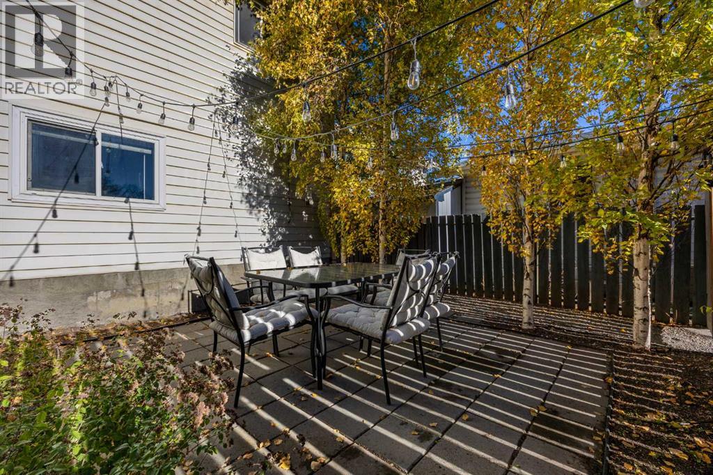 Single Family House 3 Level for Sale in  Shawglen Way SW Shawnessy Calgary 