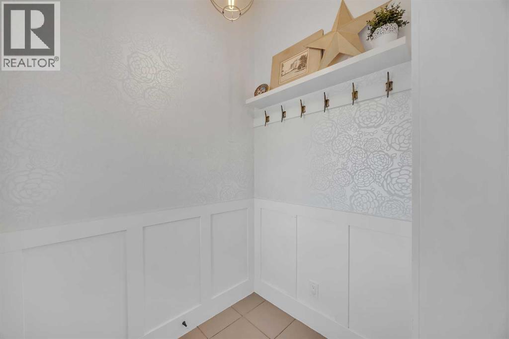 Single Family House 3 Level for Sale in  Shawglen Way SW Shawnessy Calgary 