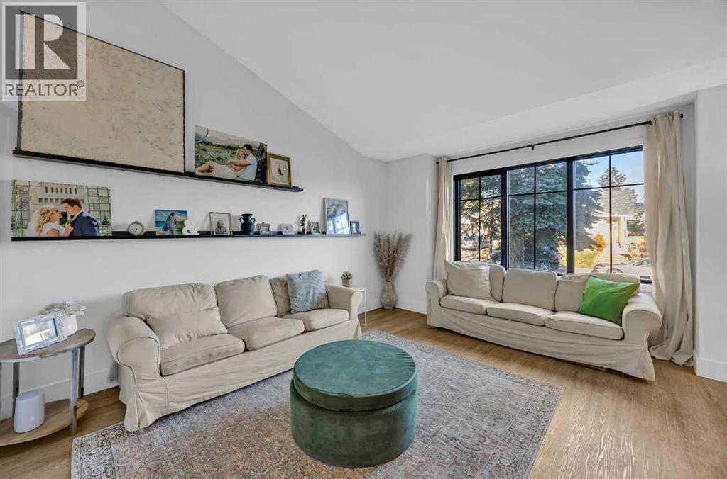 Single Family House 3 Level for Sale in  Shawglen Way SW Shawnessy Calgary 