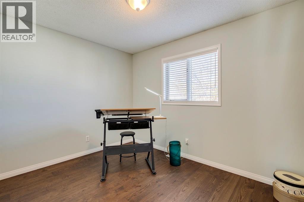 Single Family House 3 Level for Sale in  Sunlake Gardens SE Sundance Calgary 