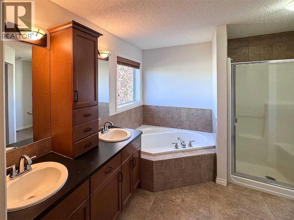 Single Family House for Sale in  Tuscany Summit Bay NW Tuscany Calgary 