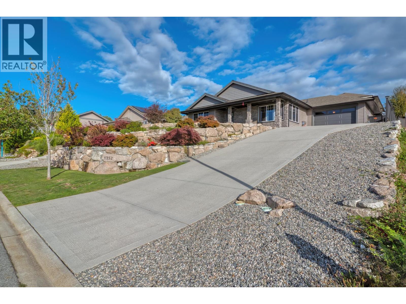 6252 ORACLE ROAD, Sechelt