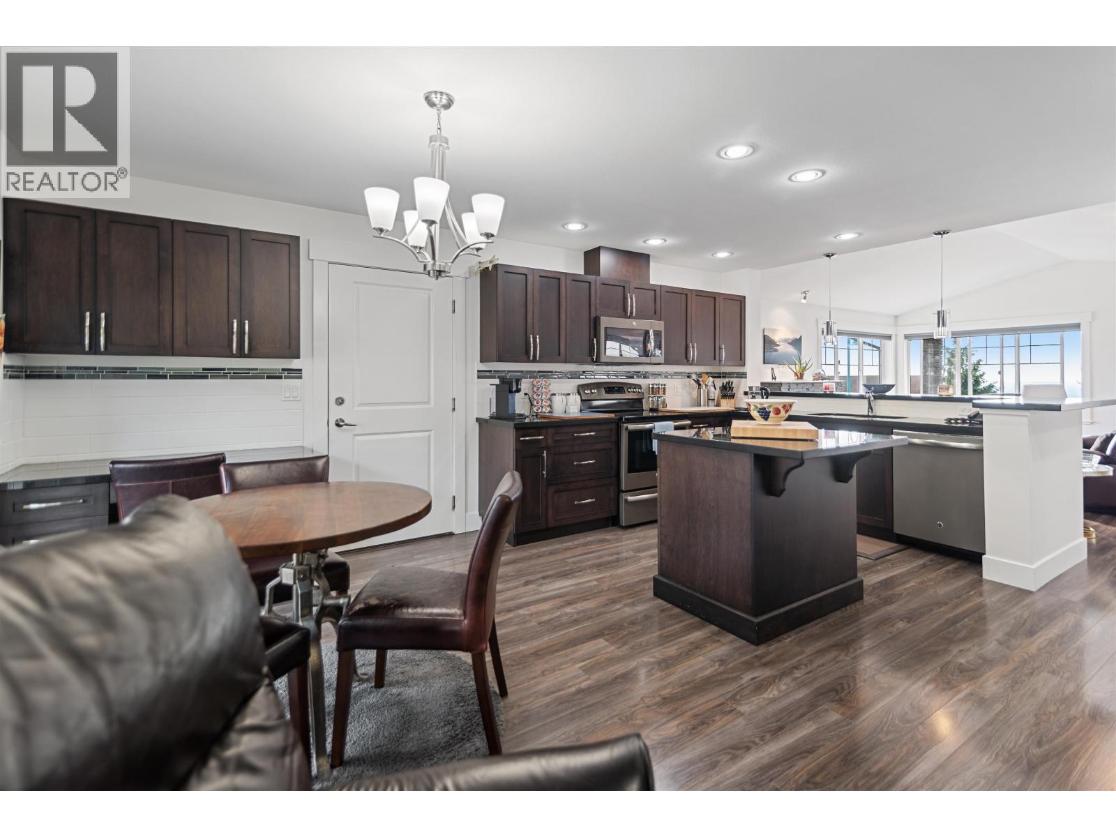 6252 ORACLE ROAD, Sechelt