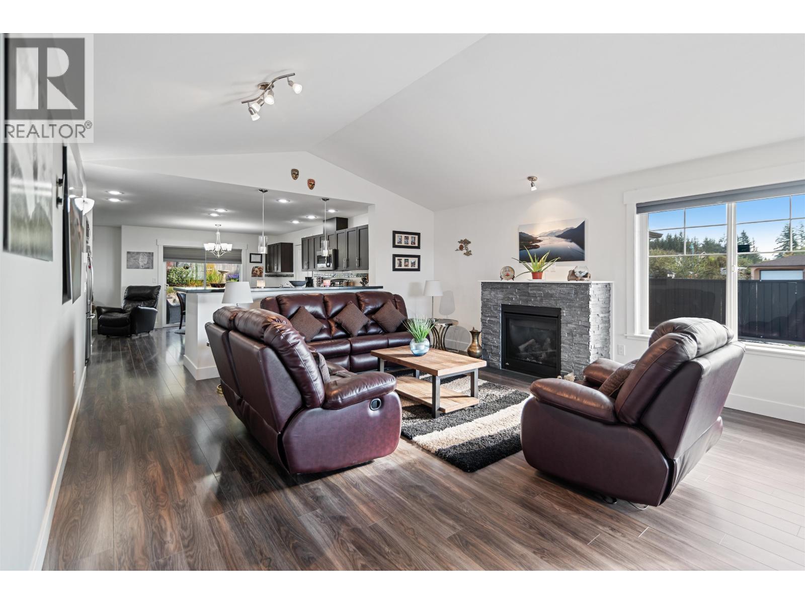 6252 ORACLE ROAD, Sechelt