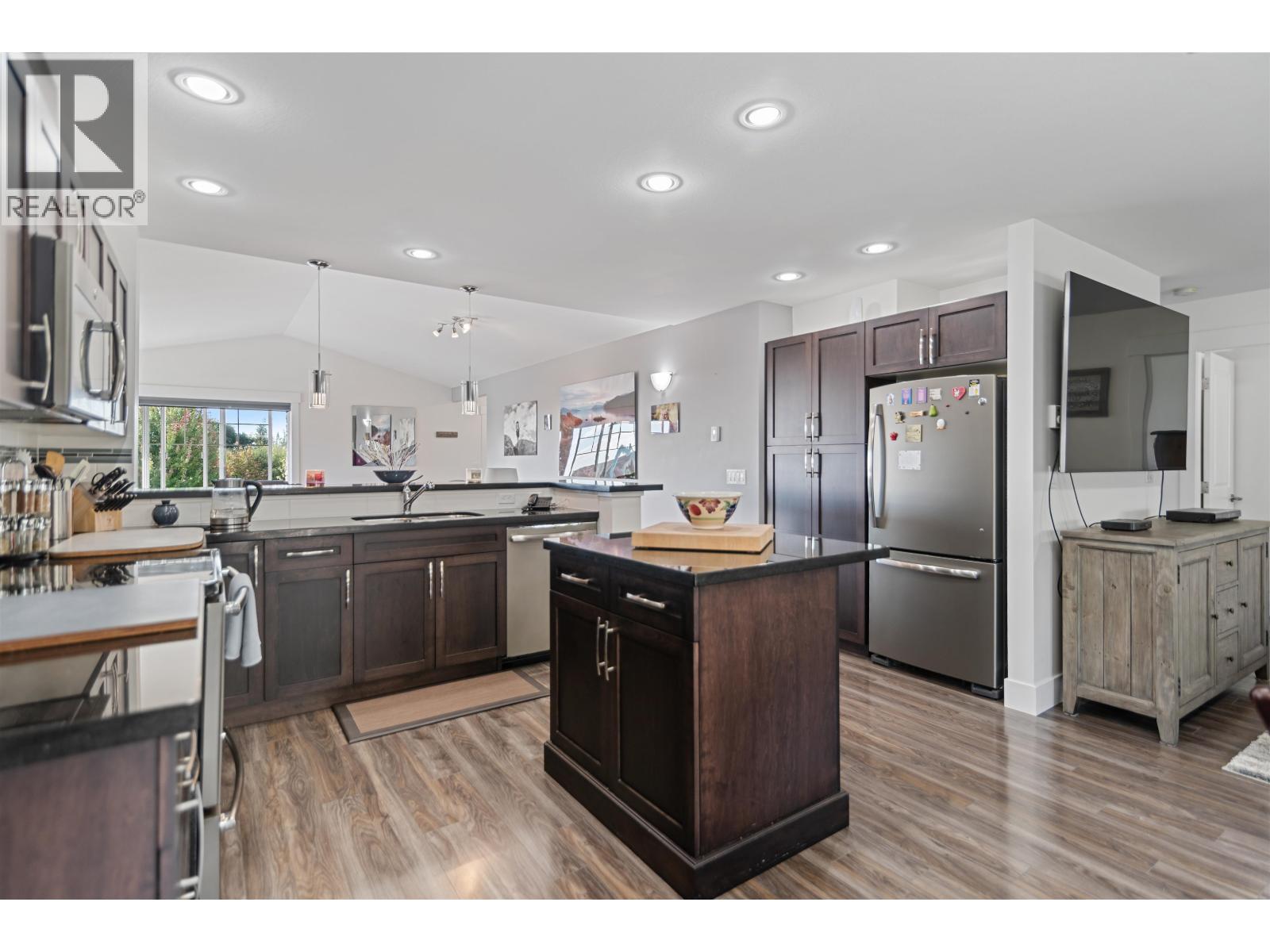 6252 ORACLE ROAD, Sechelt