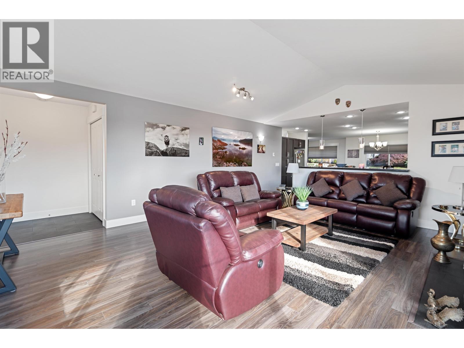 6252 ORACLE ROAD, Sechelt