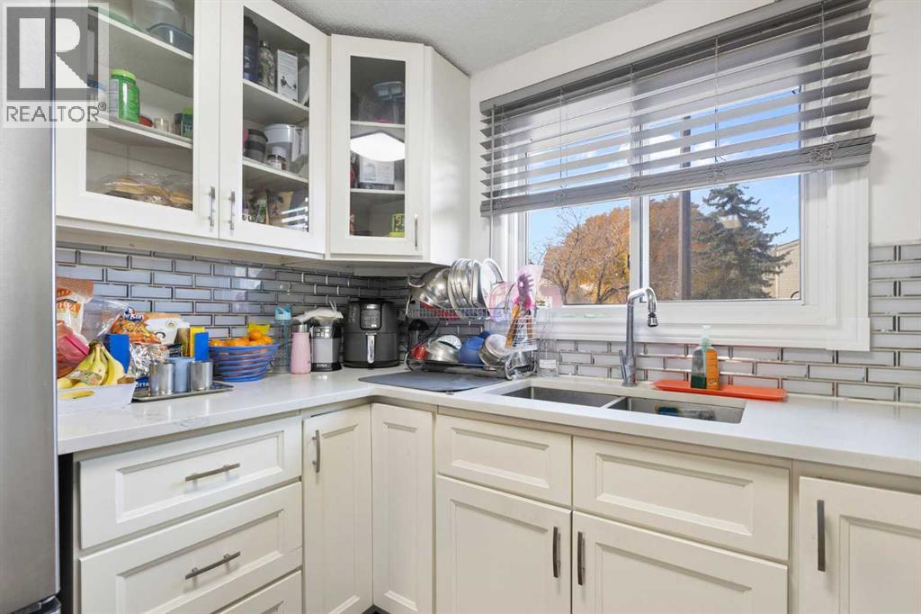 Single Family House Bi-level for Sale in  Pensacola Crescent SE Penbrooke Meadows Calgary 