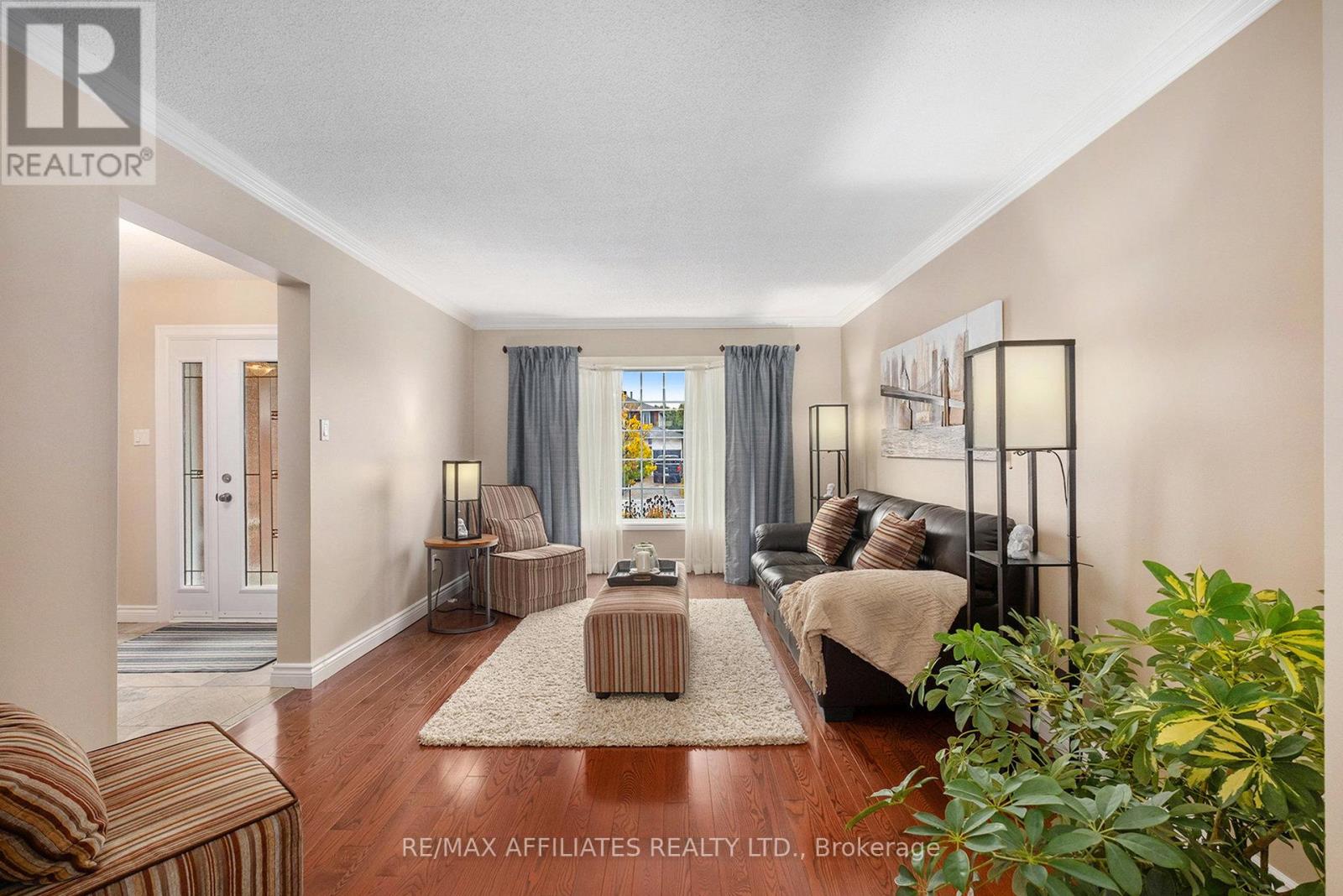 Large Bay Window and Crown Moulding