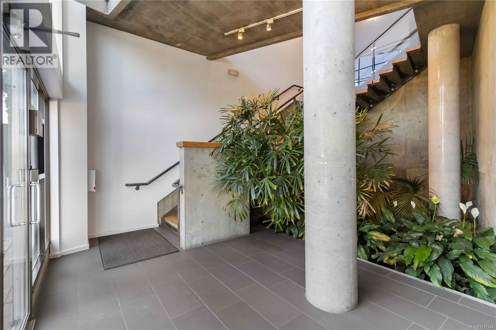 114 409 Swift St, Victoria