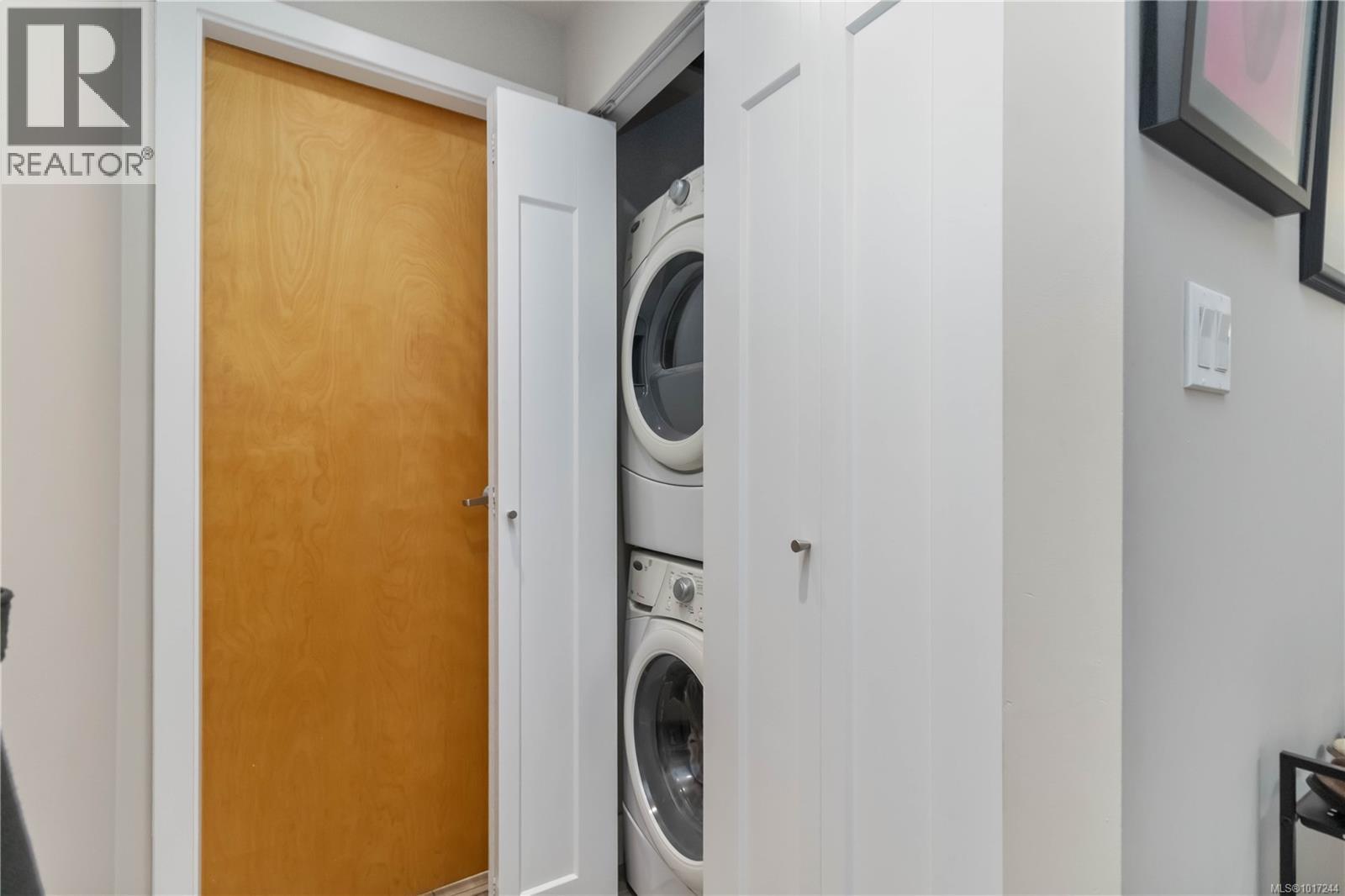 114 409 Swift St, Victoria