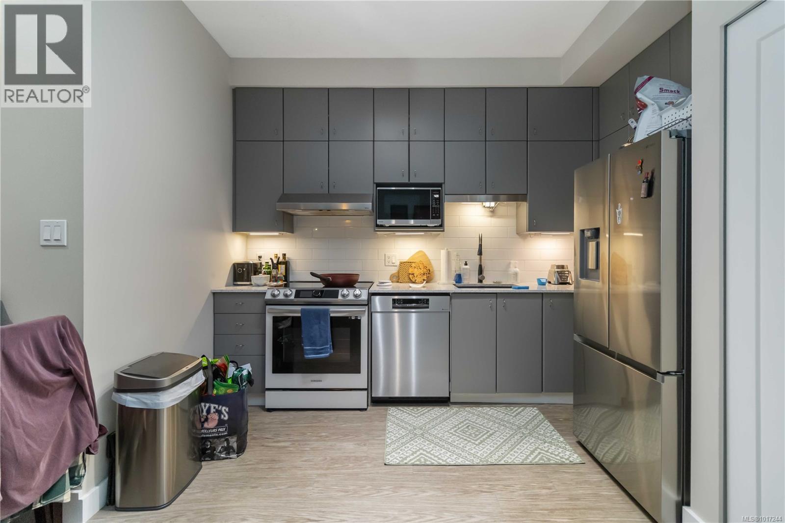 114 409 Swift St, Victoria