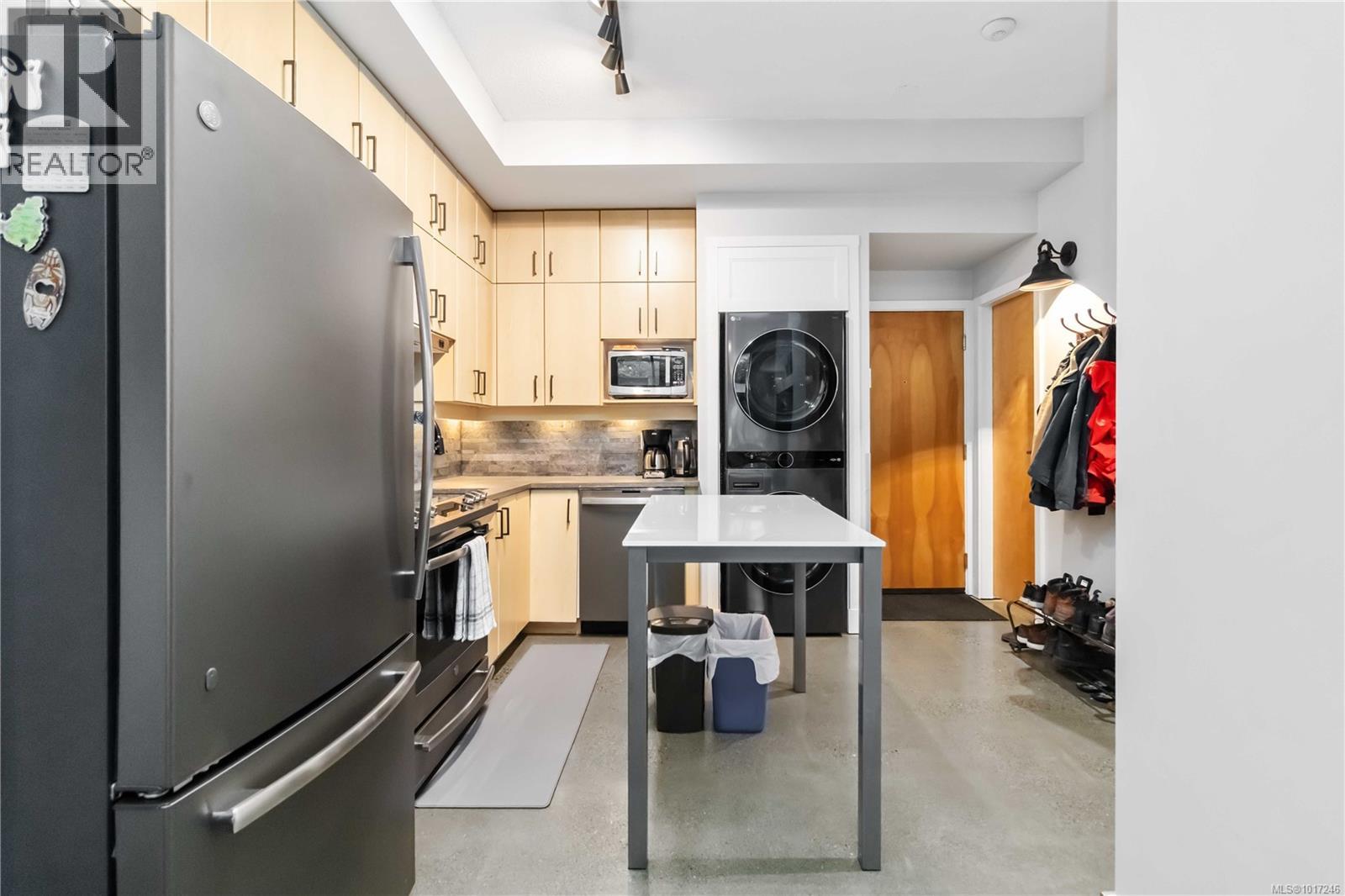 118 409 Swift St, Victoria