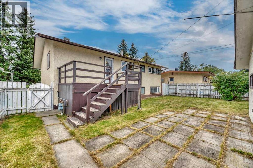 Single Family House Bi-level for Sale in  Brisebois Drive NW Brentwood Calgary 