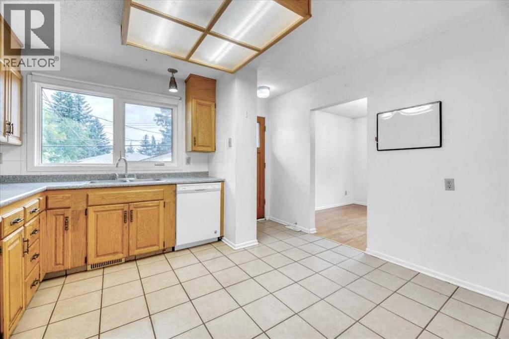 Single Family House Bi-level for Sale in  Brisebois Drive NW Brentwood Calgary 