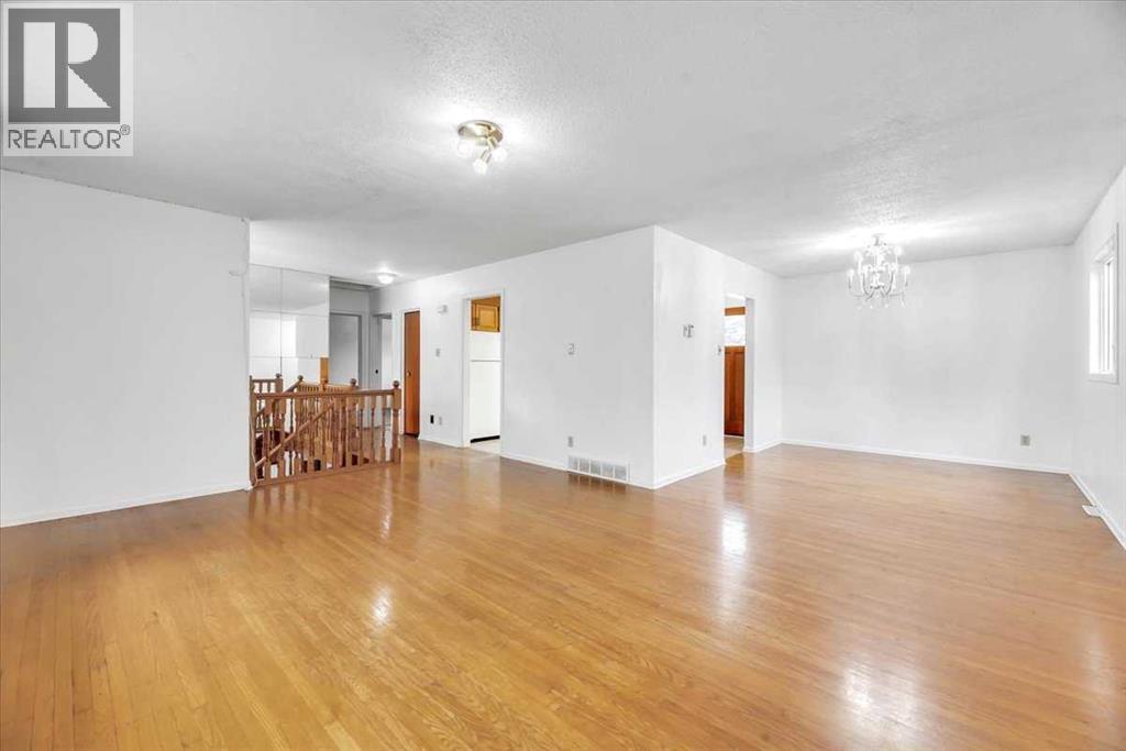 Single Family House Bi-level for Sale in  Brisebois Drive NW Brentwood Calgary 