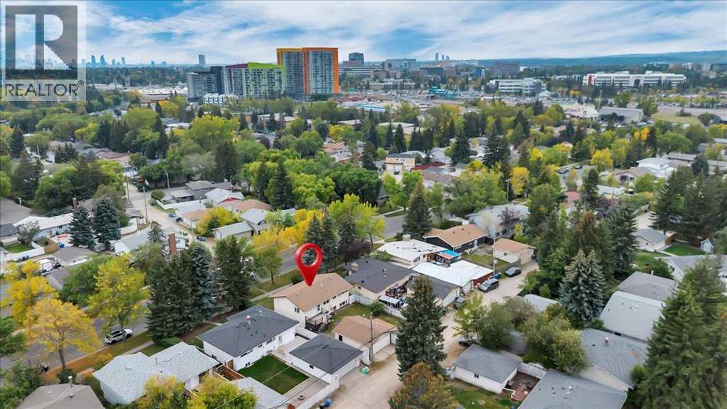 Single Family House Bi-level for Sale in  Brisebois Drive NW Brentwood Calgary 
