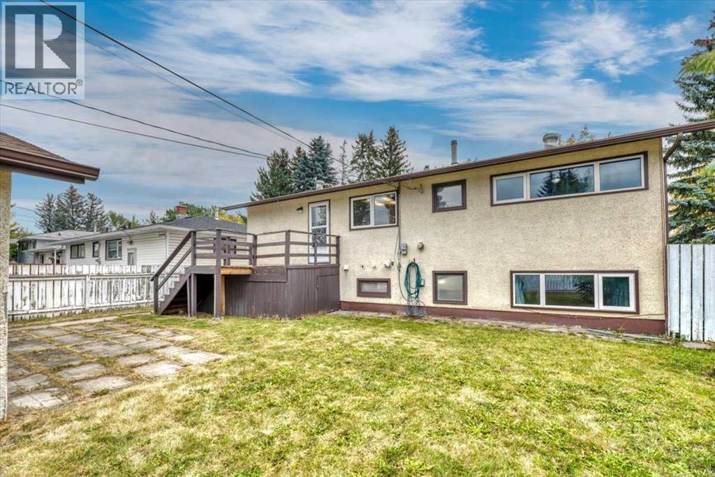 Single Family House Bi-level for Sale in  Brisebois Drive NW Brentwood Calgary 