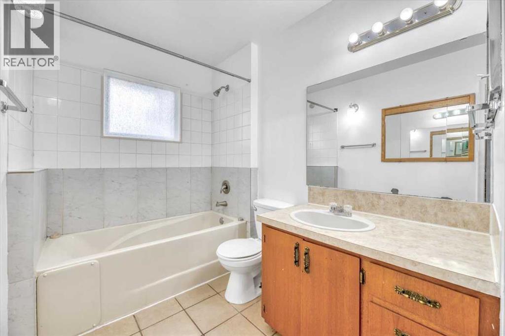 Single Family House Bi-level for Sale in  Brisebois Drive NW Brentwood Calgary 