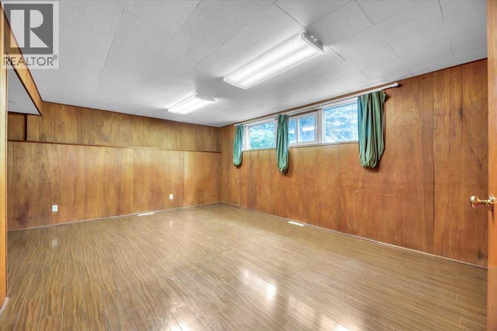 Single Family House Bi-level for Sale in  Brisebois Drive NW Brentwood Calgary 