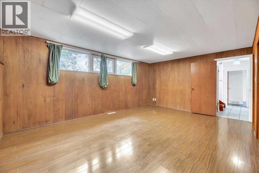 Single Family House Bi-level for Sale in  Brisebois Drive NW Brentwood Calgary 