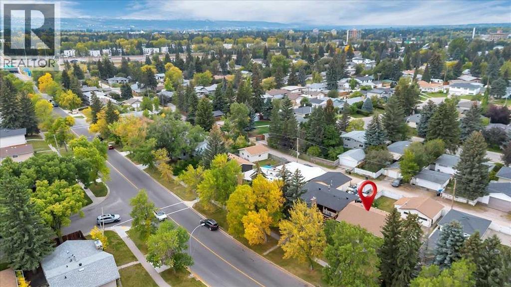 Single Family House Bi-level for Sale in  Brisebois Drive NW Brentwood Calgary 