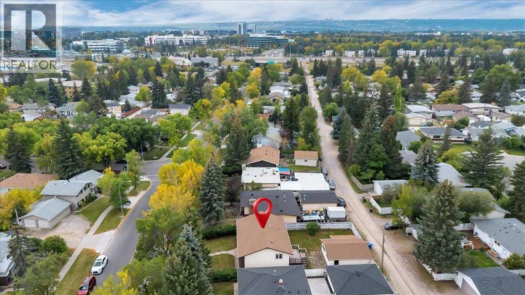 Single Family House Bi-level for Sale in  Brisebois Drive NW Brentwood Calgary 